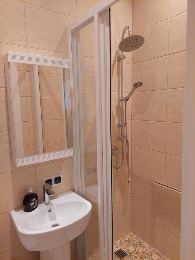 Cosy One Seperate Bedroom Apartment In City Center, Perfect For Family Trip. Riga Extérieur photo