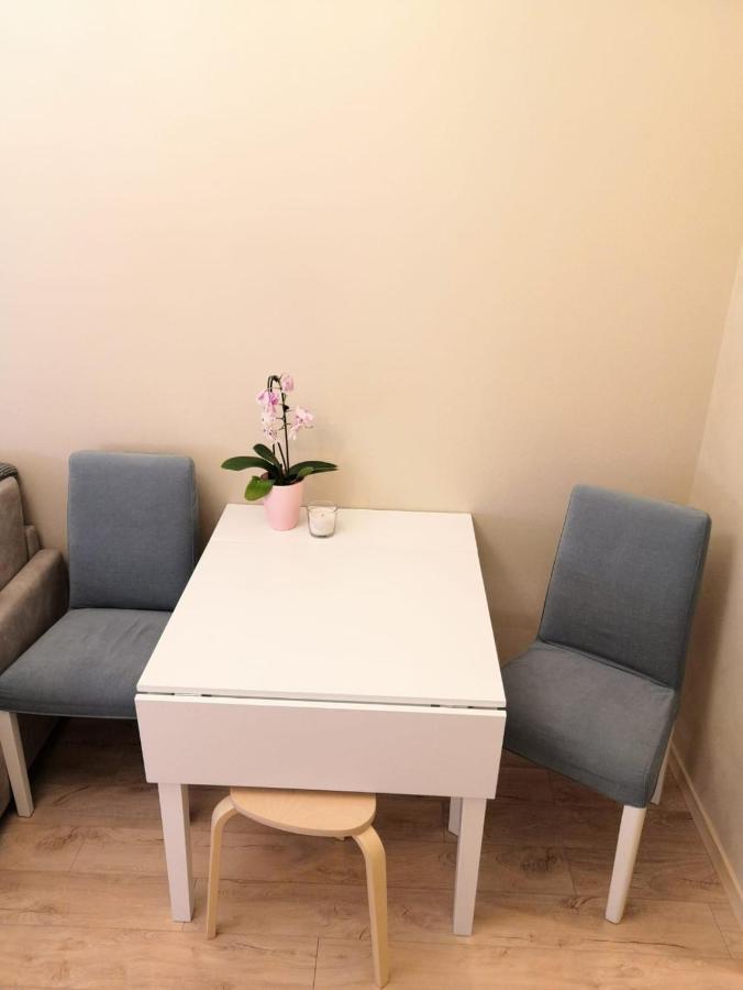 Cosy One Seperate Bedroom Apartment In City Center, Perfect For Family Trip. Riga Extérieur photo